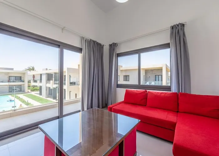 Golden Apartments: Pool view 1-bedroom-apartment in GCribs